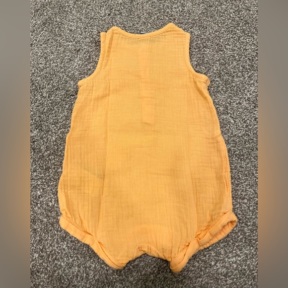 Old Navy Cotton Muslin Baby Romper - Picture 3 of 3